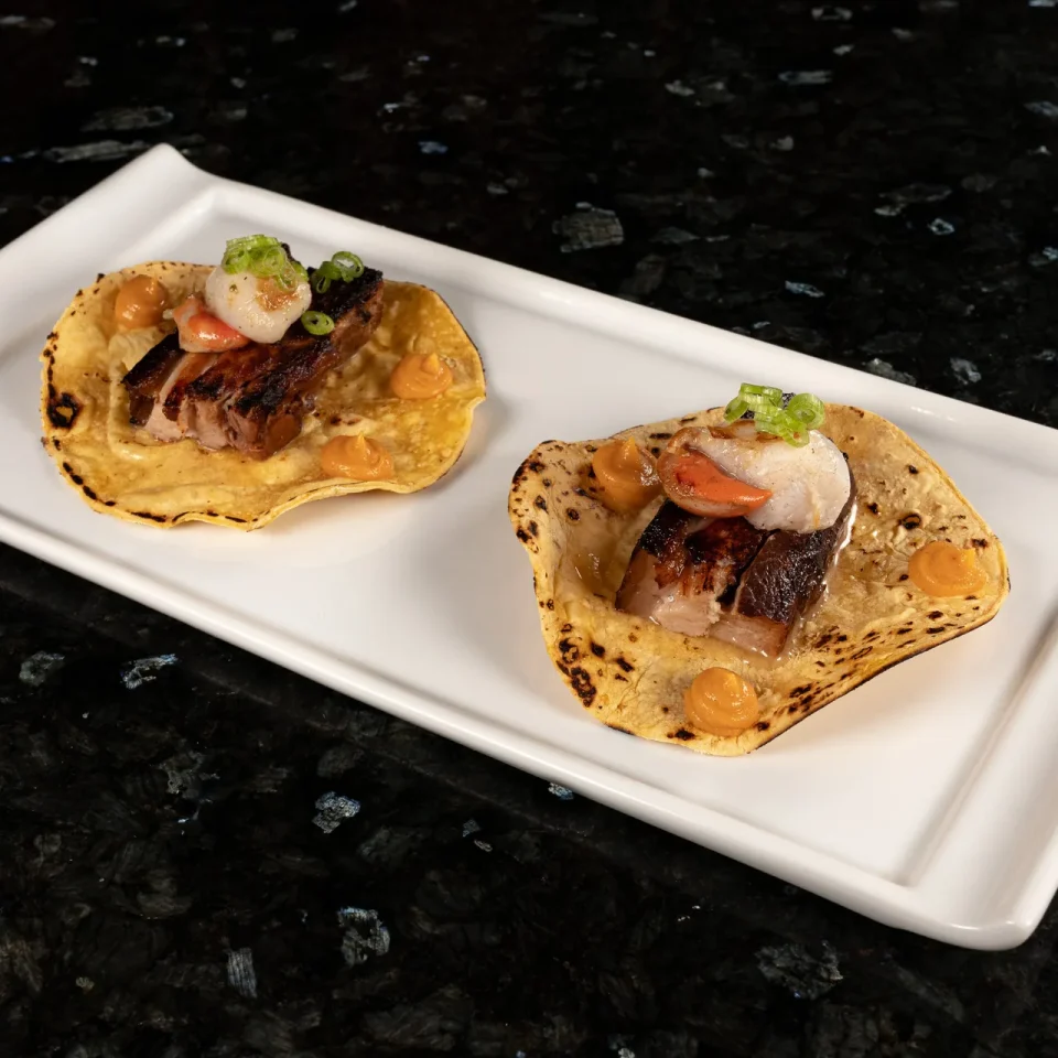 Tacos con sus acompañamientos